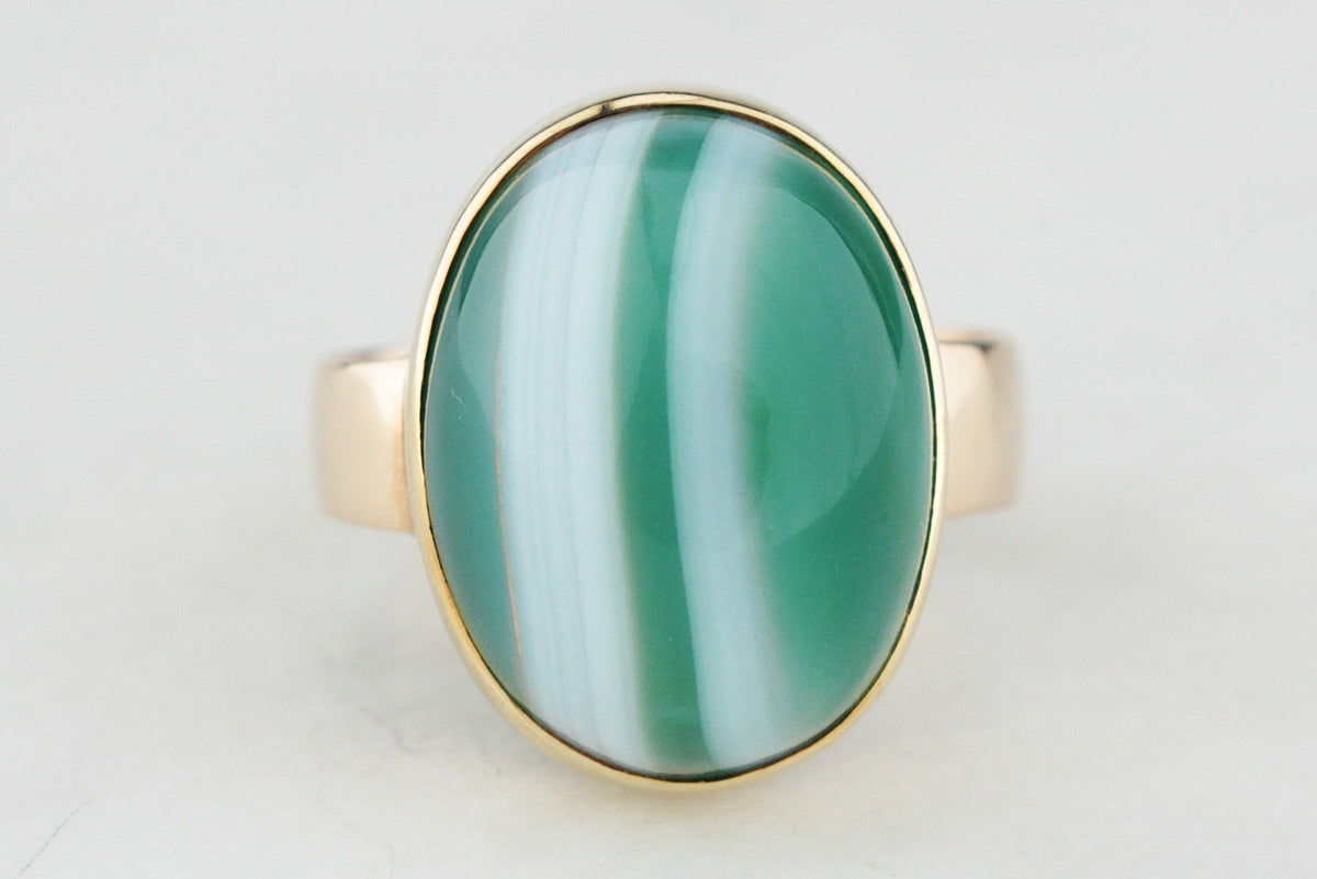 MID-CENTURY BANDED AGATE RING 14ct YELLOW GOLD