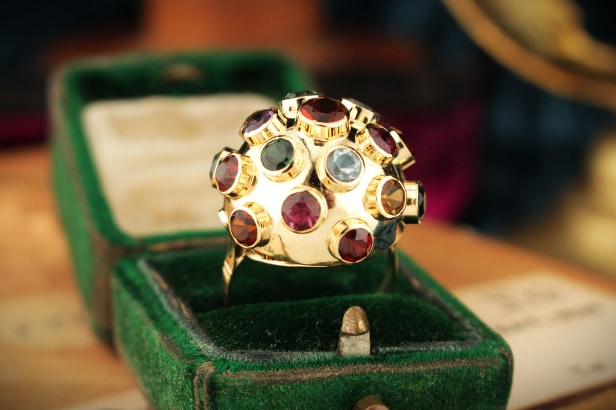 MID-CENTURY H. STERN ‘SPUTNIK’ BOMBE RING 18ct GOLD