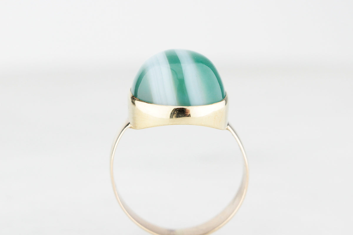MID-CENTURY BANDED AGATE RING 14ct YELLOW GOLD