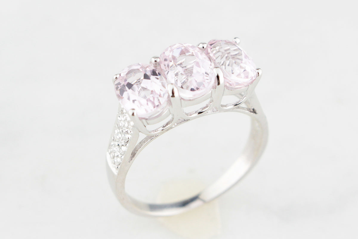 MODERN KUNZITE &amp; DIAMOND TRILOGY RING 9ct WHITE GOLD