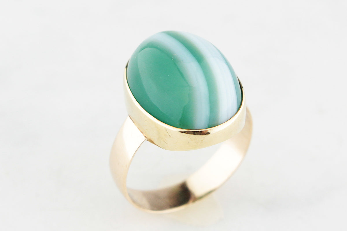MID-CENTURY BANDED AGATE RING 14ct YELLOW GOLD