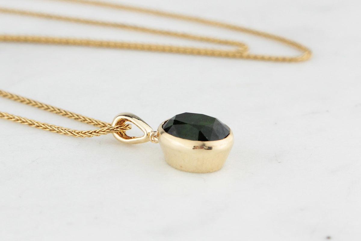 BESPOKE 2.75ct GREEN TOURMALINE PENDANT 10ct GOLD
