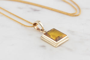 VINTAGE 4.2ct NATURAL SAPPHIRE PENDANT & CHAIN ON 9ct YELLOW GOLD