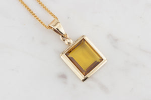 VINTAGE 4.2ct NATURAL SAPPHIRE PENDANT & CHAIN ON 9ct YELLOW GOLD