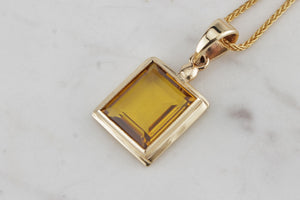 VINTAGE 4.2ct NATURAL SAPPHIRE PENDANT & CHAIN ON 9ct YELLOW GOLD