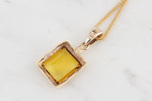 VINTAGE 4.2ct NATURAL SAPPHIRE PENDANT & CHAIN ON 9ct YELLOW GOLD