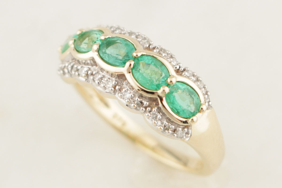 MODERN EMERALD &amp; DIMAOND RING 9ct  GOLD