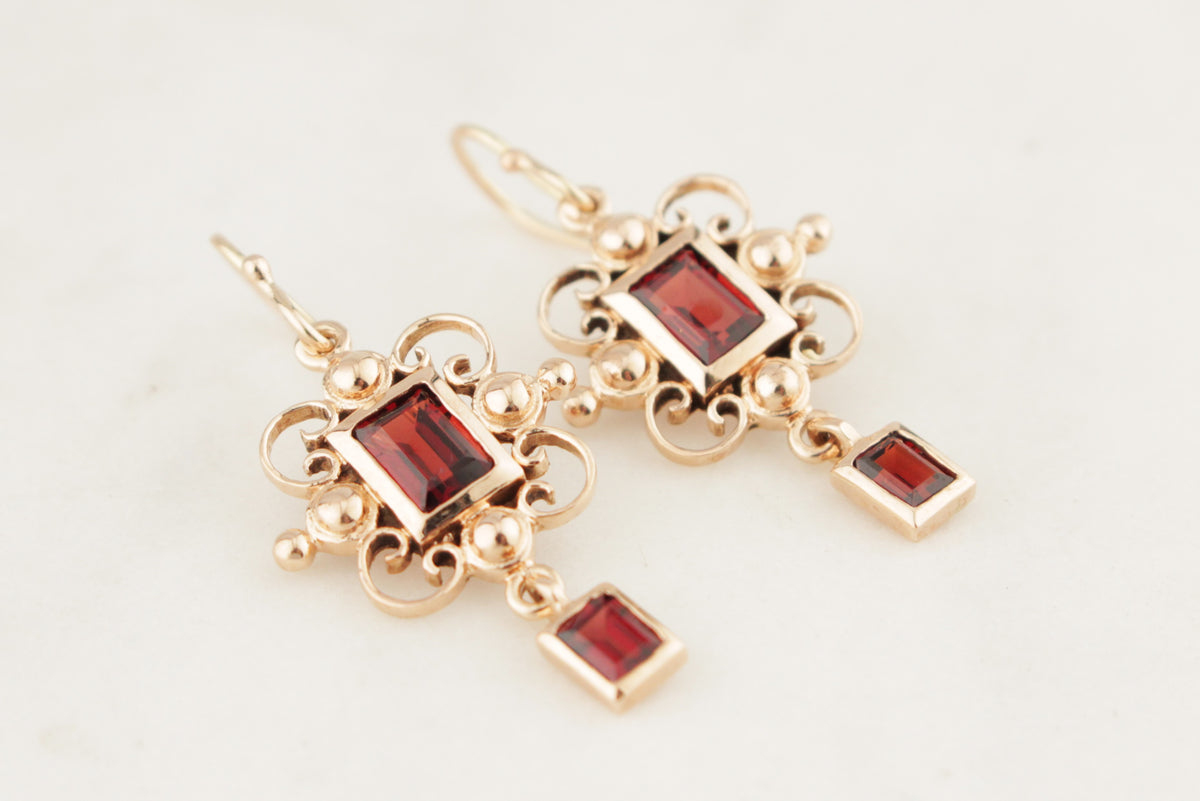 MODERN VICTORIAN STYLE GARNET EARRINGS 9ct GOLD