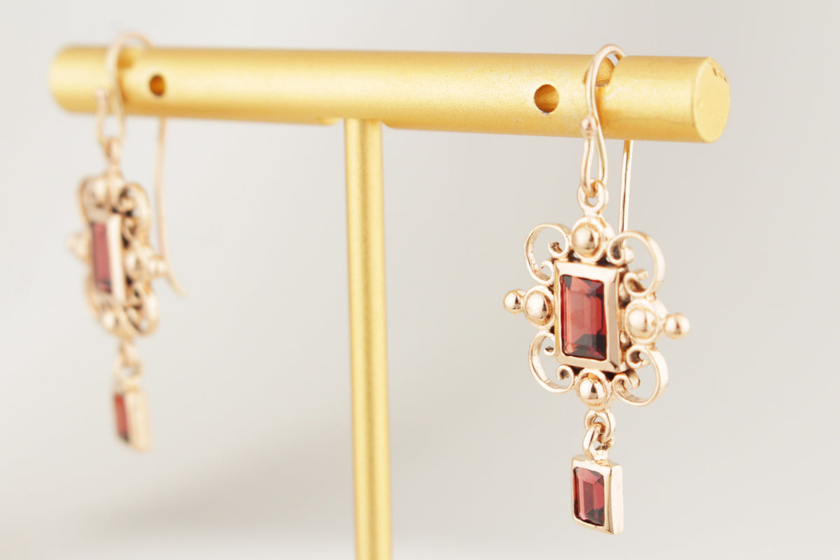 MODERN VICTORIAN STYLE GARNET EARRINGS 9ct GOLD