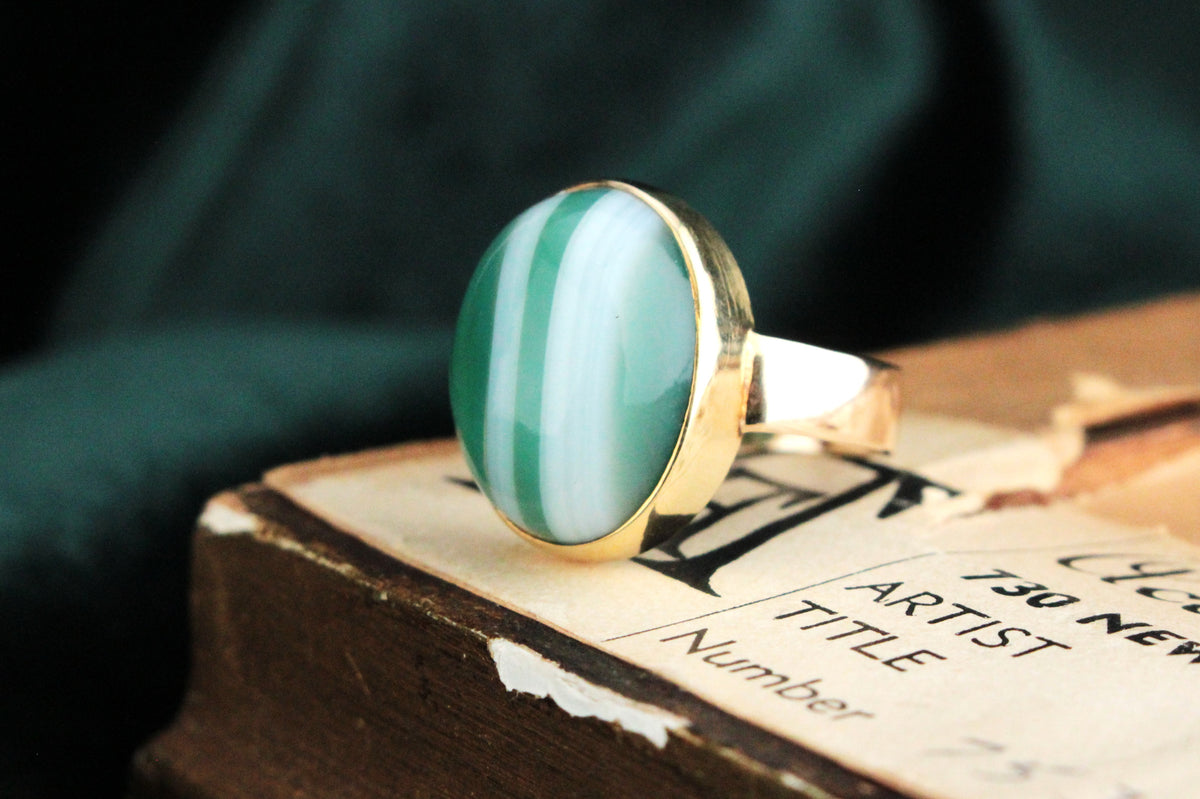 MID-CENTURY BANDED AGATE RING 14ct YELLOW GOLD