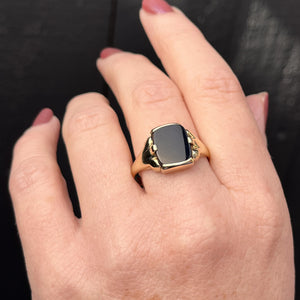 ANTIQUE EDWARDIAN ONYX RING ON 9ct YELLOW GOLD