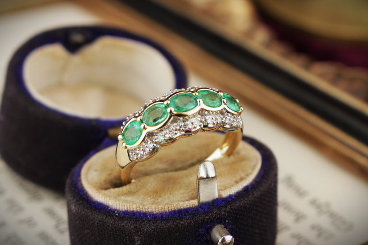MODERN EMERALD &amp; DIMAOND RING 9ct  GOLD