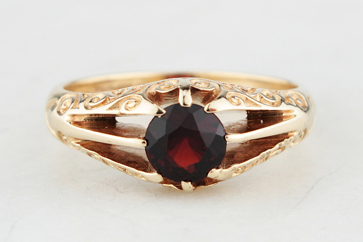 RETRO 1979 GARNET RING 9ct GOLD