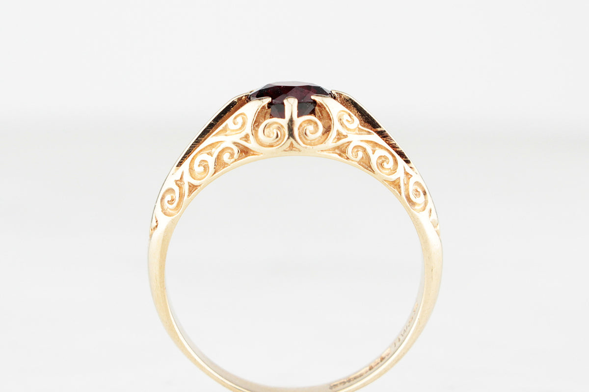RETRO 1979 GARNET RING 9ct GOLD