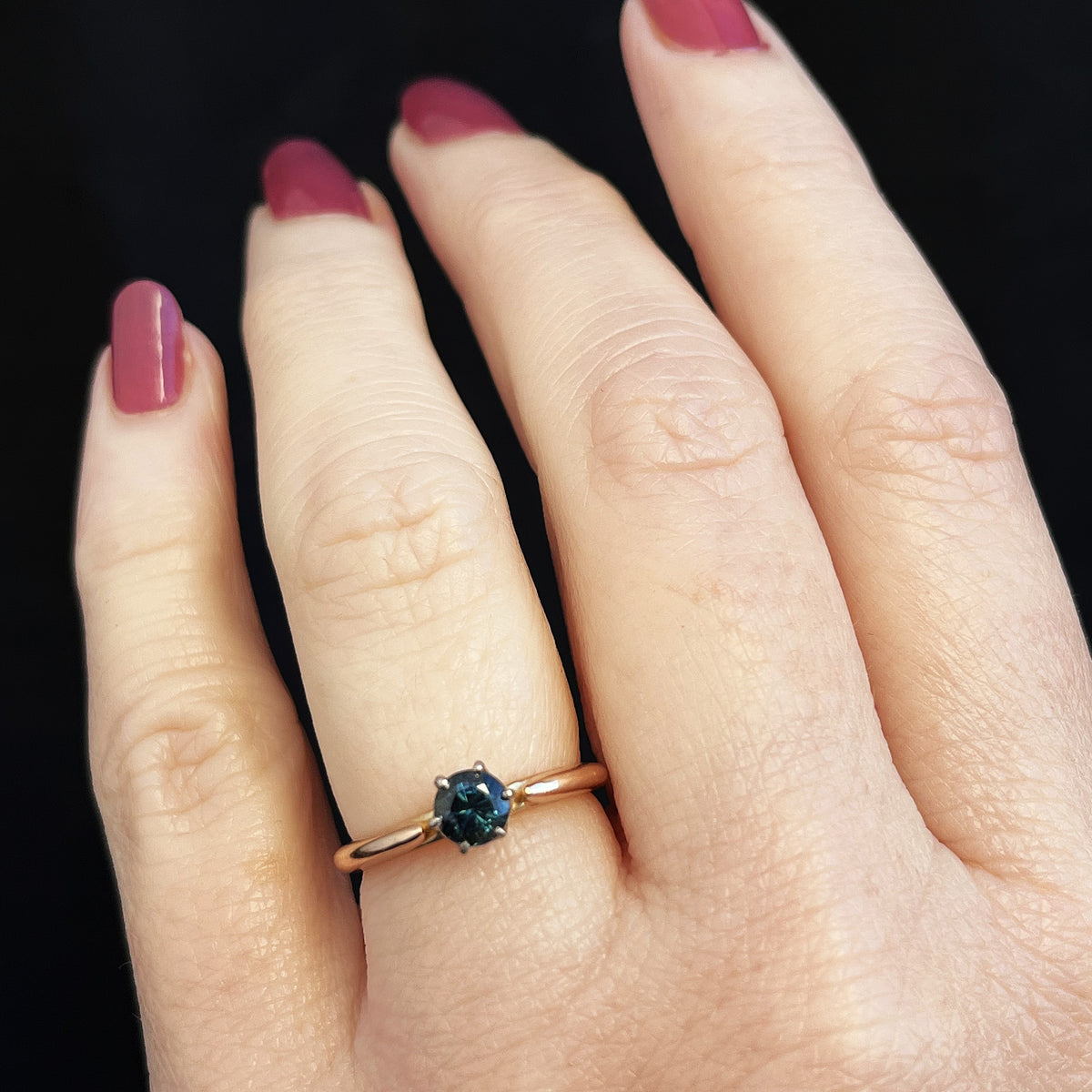 ANTIQUE .58ct SAPPHIRE SOLITAIRE RING 18ct GOLD