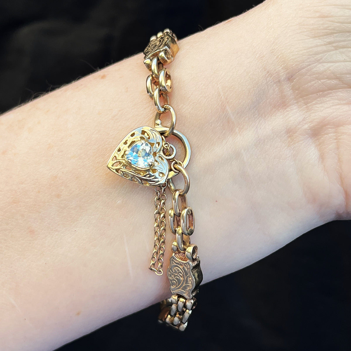 ANTIQUE EDWARDIAN ETCHED LINK BRACELET WITH FILIGREE TOPAZ HEART 9ct GOLD