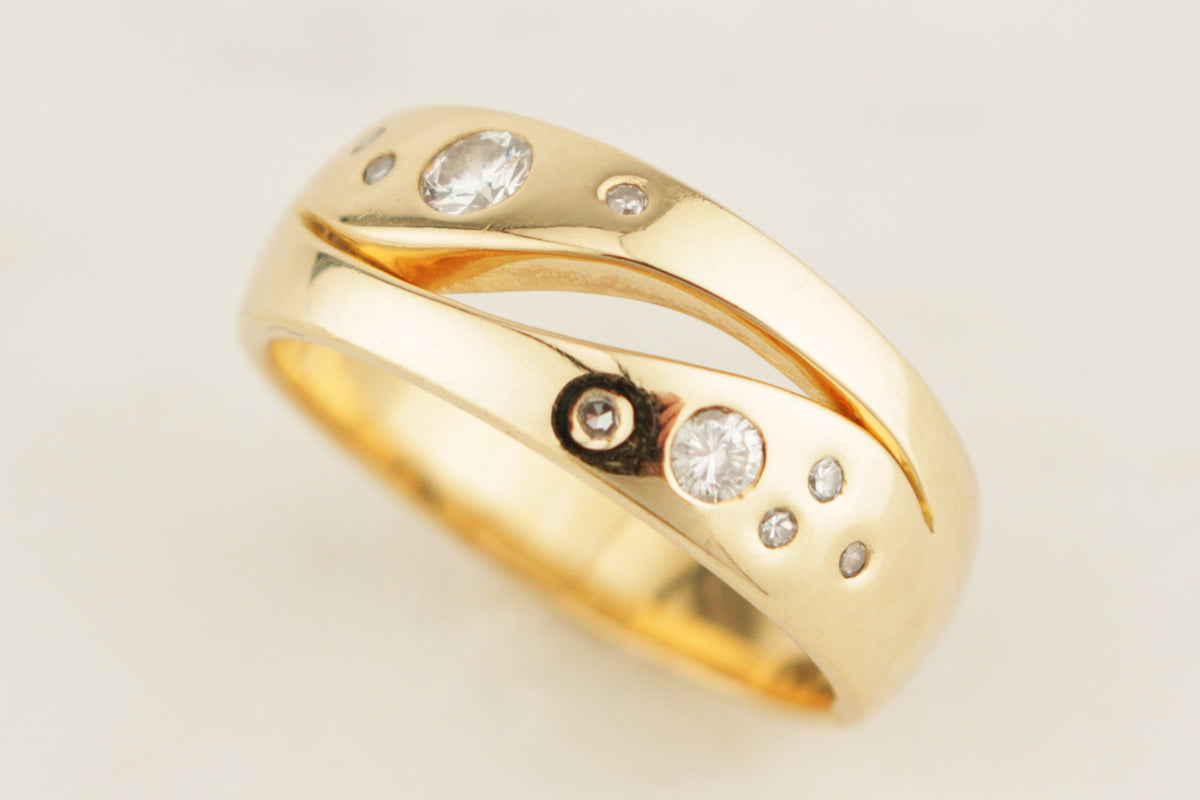 VINTAGE DIAMOND SNAKE BAND 18ct GOLD