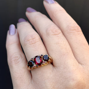 VINTAGE ESTATE GARNET RING ON 9ct YELLOW GOLD