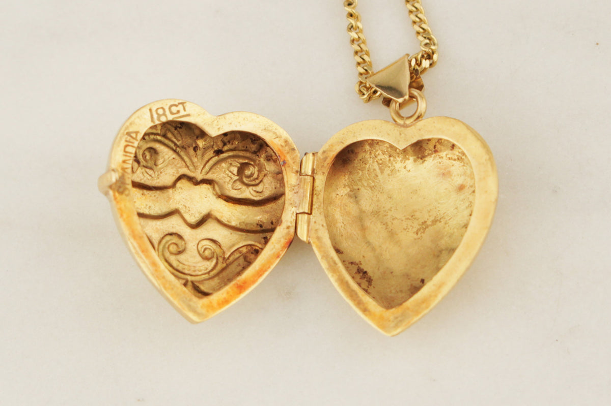 VINTAGE ANTIQUE STYLE c1955 18ct GOLD HEART LOCKET BY SCANDIA