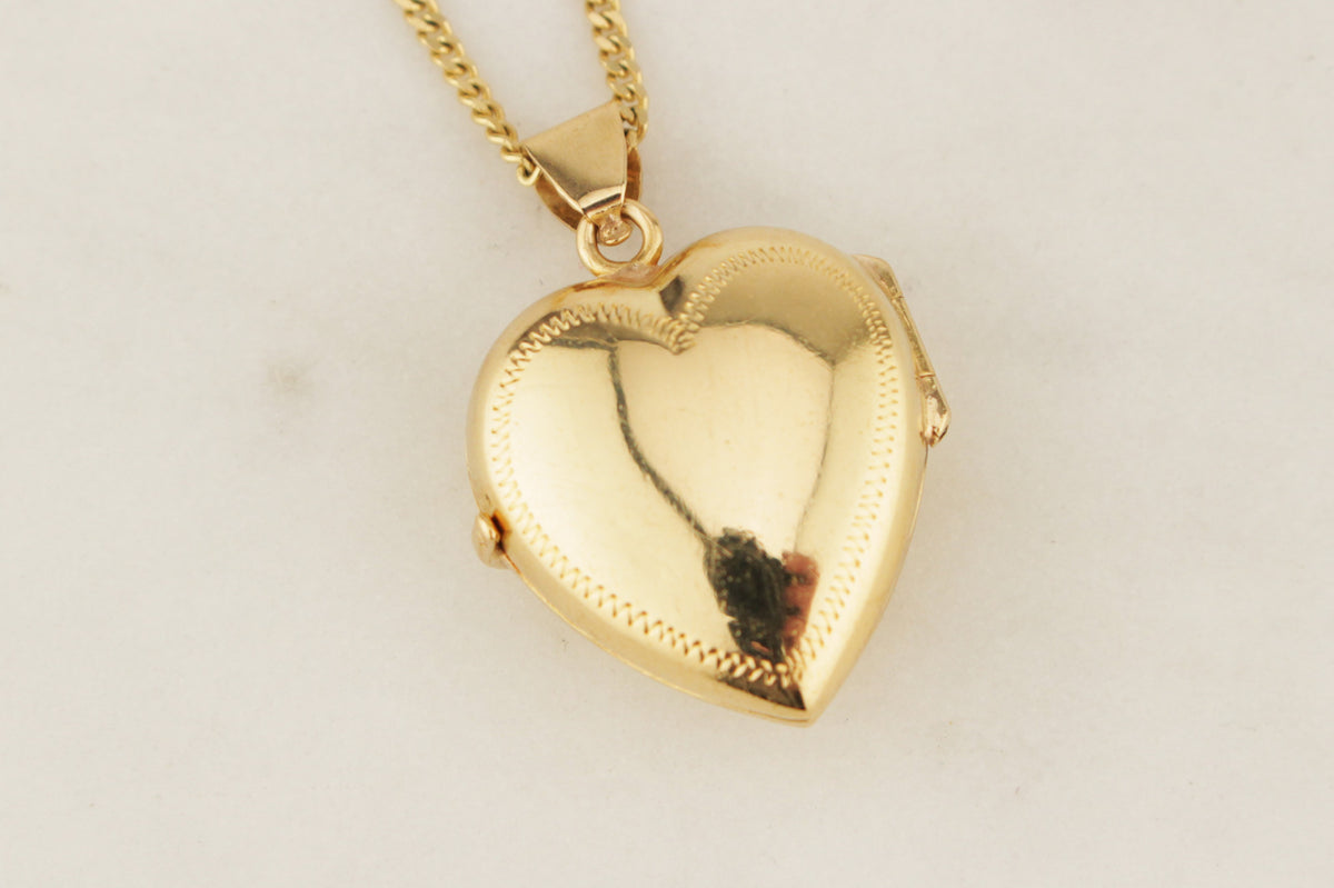VINTAGE ANTIQUE STYLE c1955 18ct GOLD HEART LOCKET BY SCANDIA