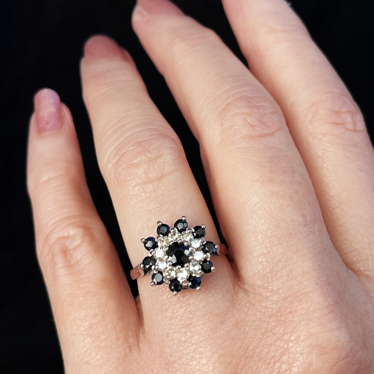 RETRO SAPPHIRE &amp; DIAMOND CLUSTER RING 18ct WHITE GOLD