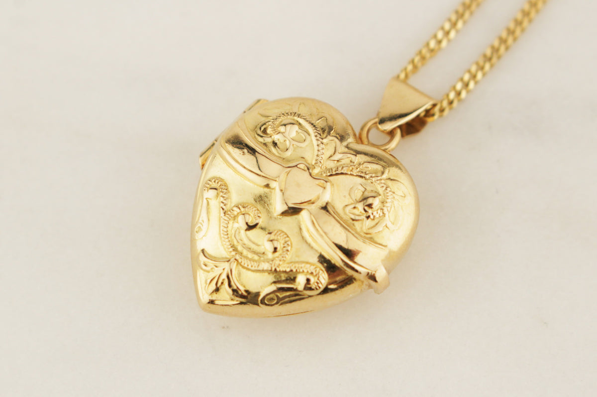 VINTAGE ANTIQUE STYLE c1955 18ct GOLD HEART LOCKET BY SCANDIA