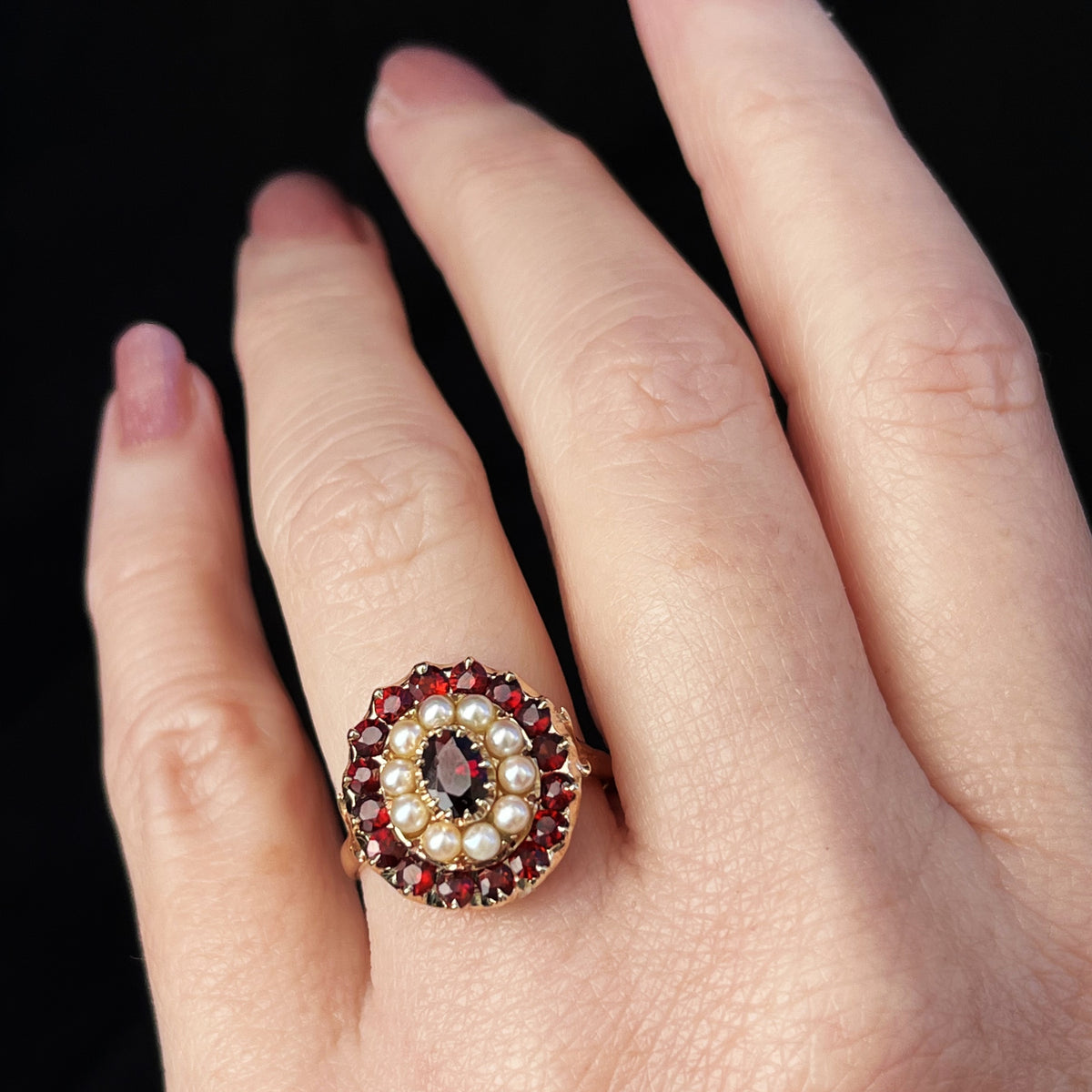VINTAGE MID-CENTURY GARNET &amp; PEARL RING 9ct GOLD