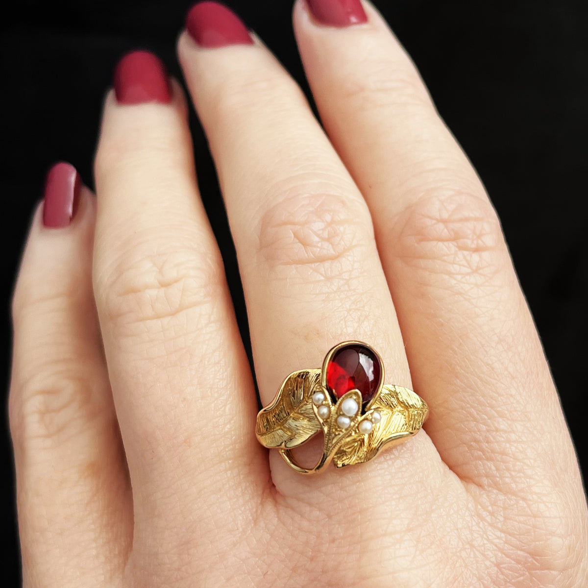 VINTAGE c1930 GARNET &amp; SEED PEARL RING 18ct GOLD