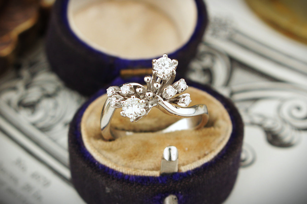 MID CENTURY c1950 DIAMOND RING 18ct WHITE GOLD