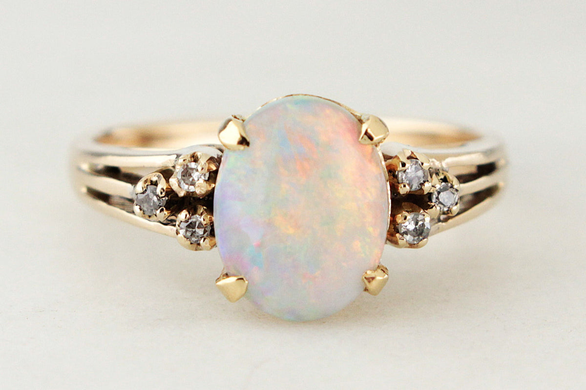VINTAGE SOLID OPAL &amp; DIAMOND RING 18ct GOLD