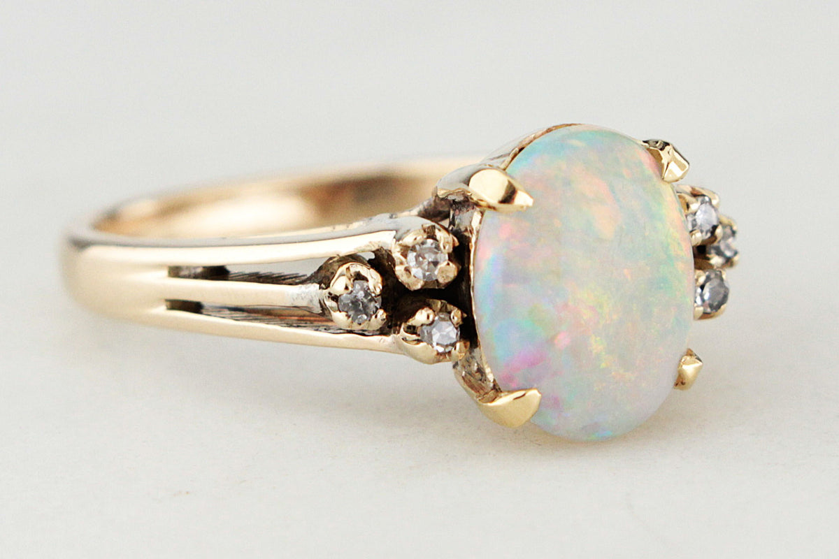 VINTAGE SOLID OPAL &amp; DIAMOND RING 18ct GOLD