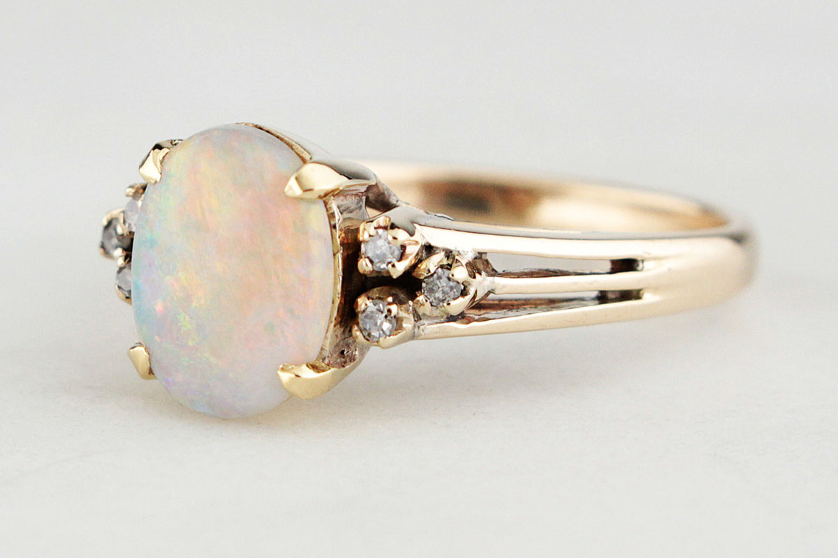 VINTAGE SOLID OPAL &amp; DIAMOND RING 18ct GOLD
