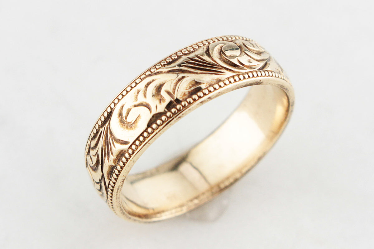 VINTAGE ETCHED BAND 9CT GOLD