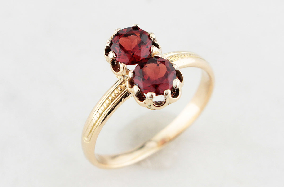 ANTIQUE EDWARDIAN c1915 GARNET ‘TOI ET MOI’ RING 14ct GOLD