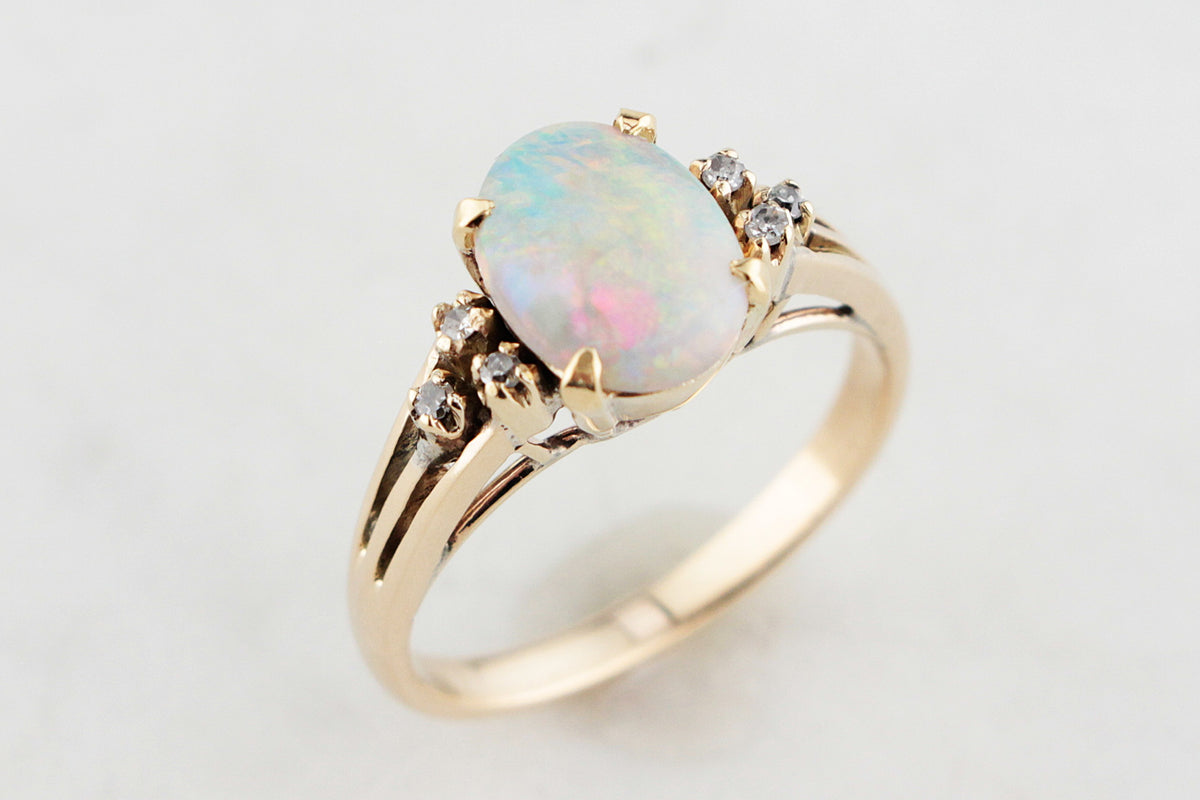 VINTAGE SOLID OPAL &amp; DIAMOND RING 18ct GOLD