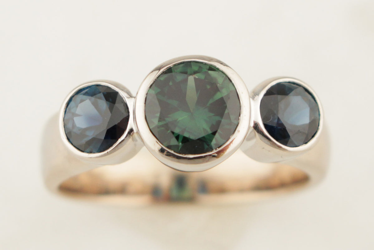 CONTEMPORARY SAPPHIRE TRILOGY RING 18ct WHITE GOLD