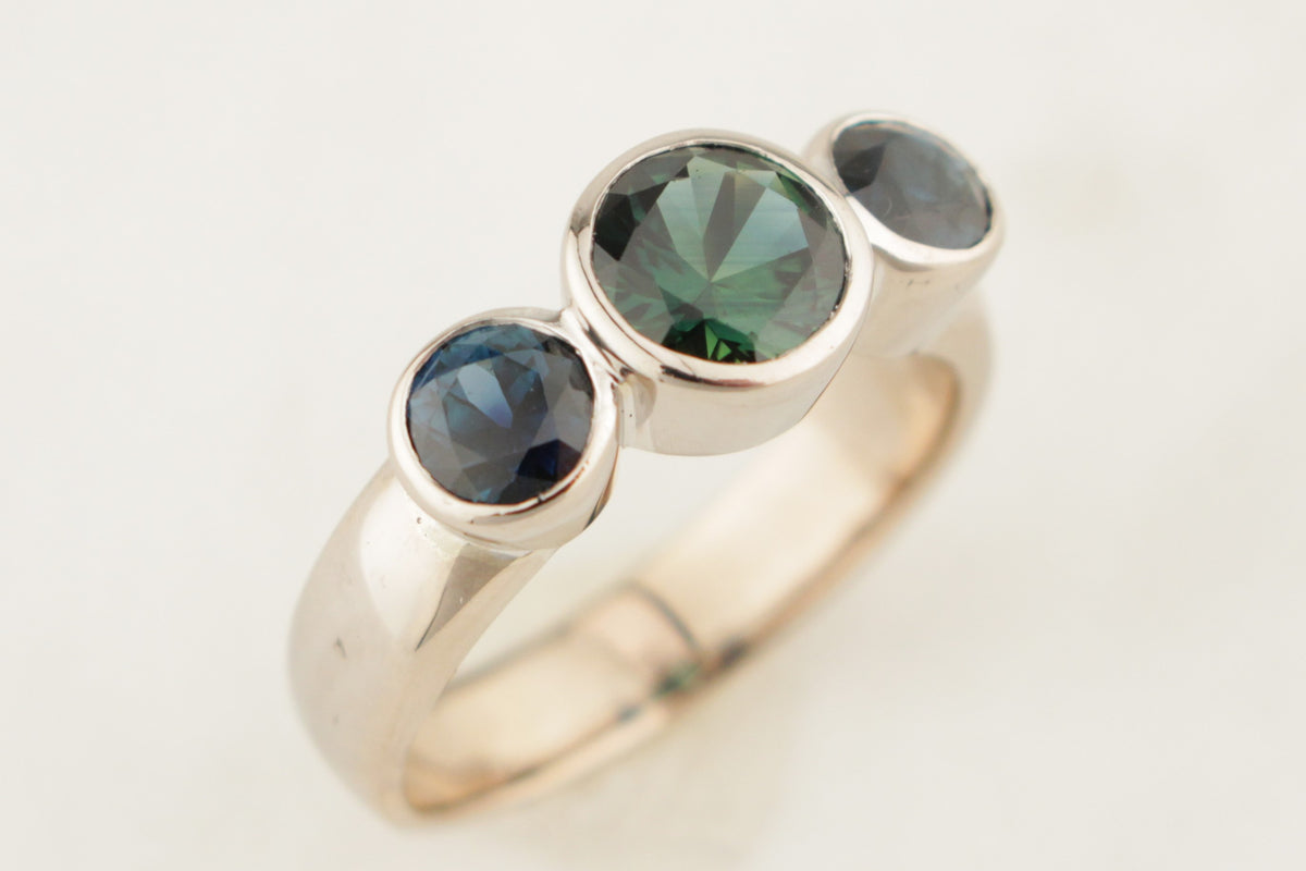 CONTEMPORARY SAPPHIRE TRILOGY RING 18ct WHITE GOLD