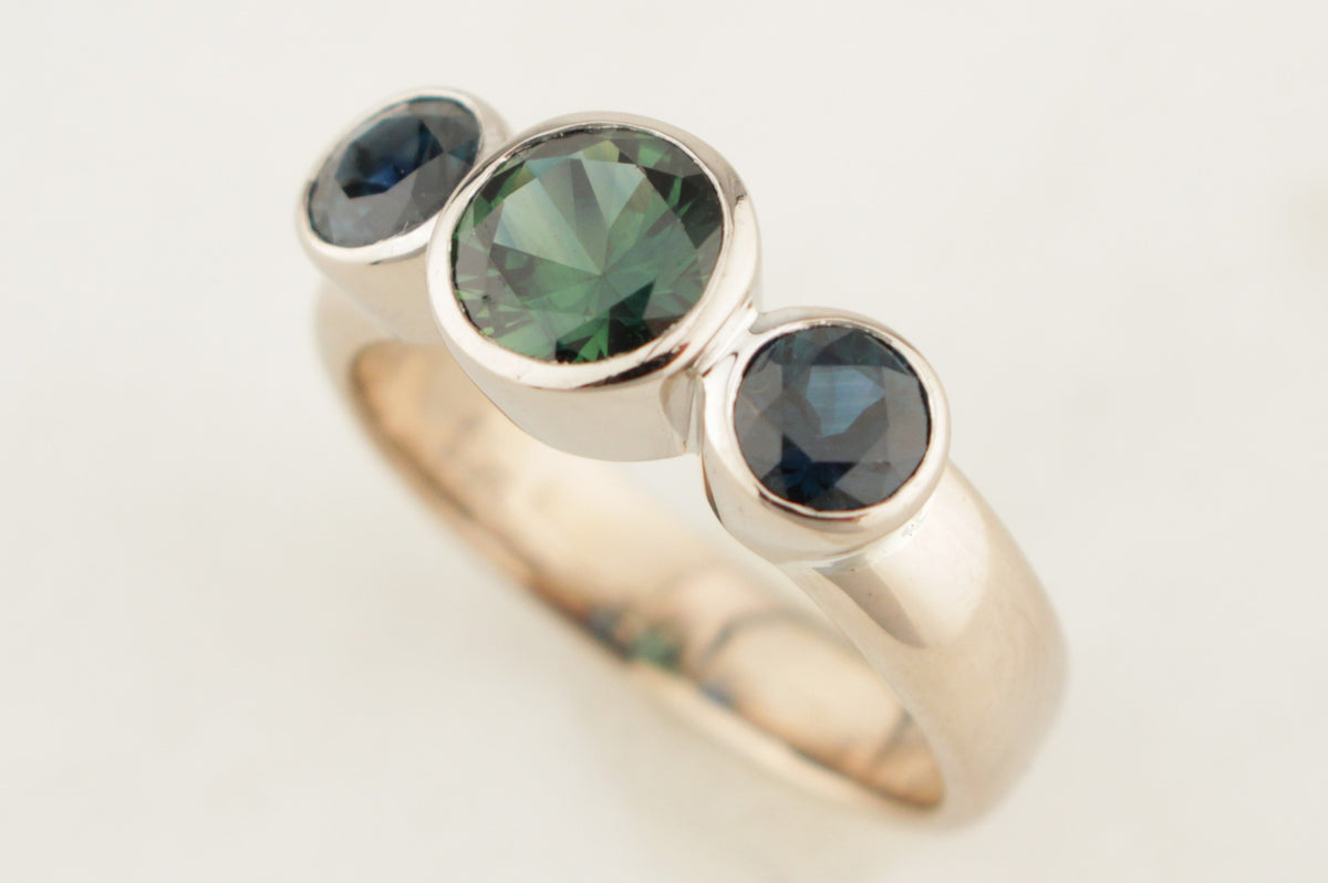 CONTEMPORARY SAPPHIRE TRILOGY RING 18ct WHITE GOLD