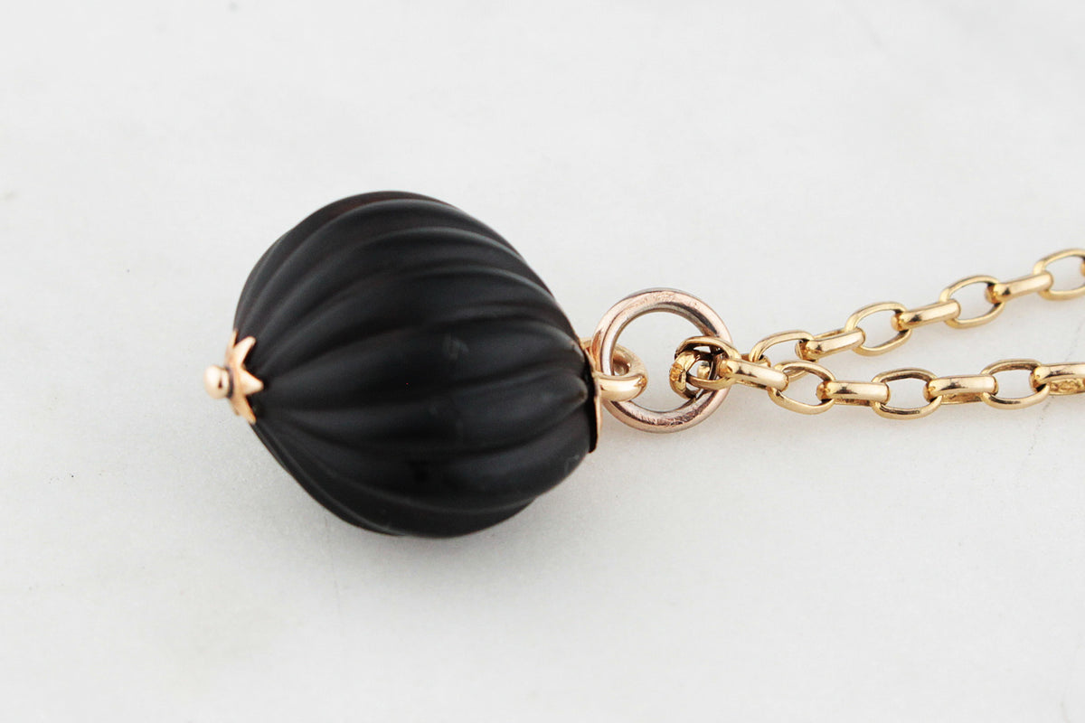 ANTIQUE VICTORIAN CARVED NUT PENDANT 9ct GOLD