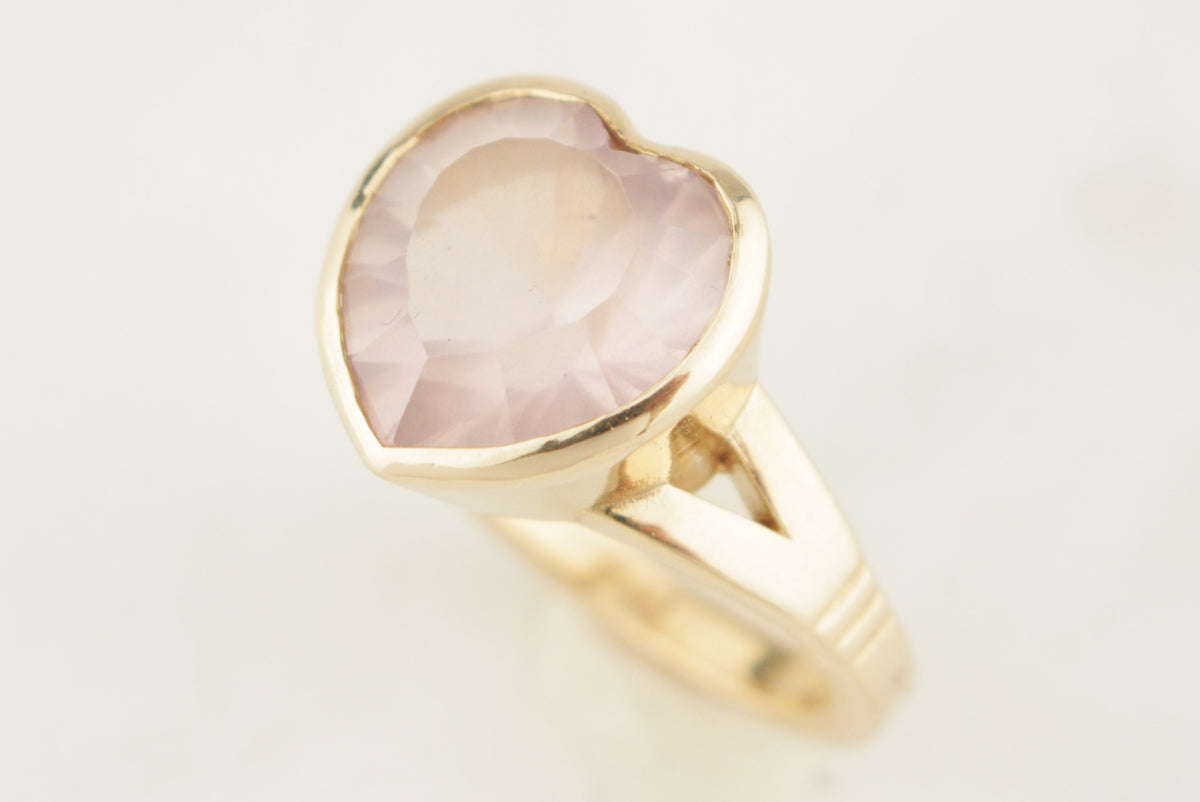 R&amp;V ROSE QUARTZ HEART COCKTAIL RING 9ct YELLOW GOLD