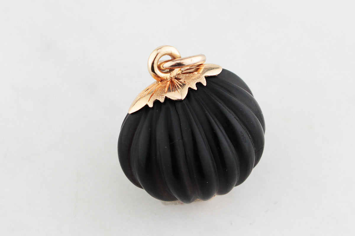 ANTIQUE VICTORIAN CARVED NUT PENDANT 9ct GOLD