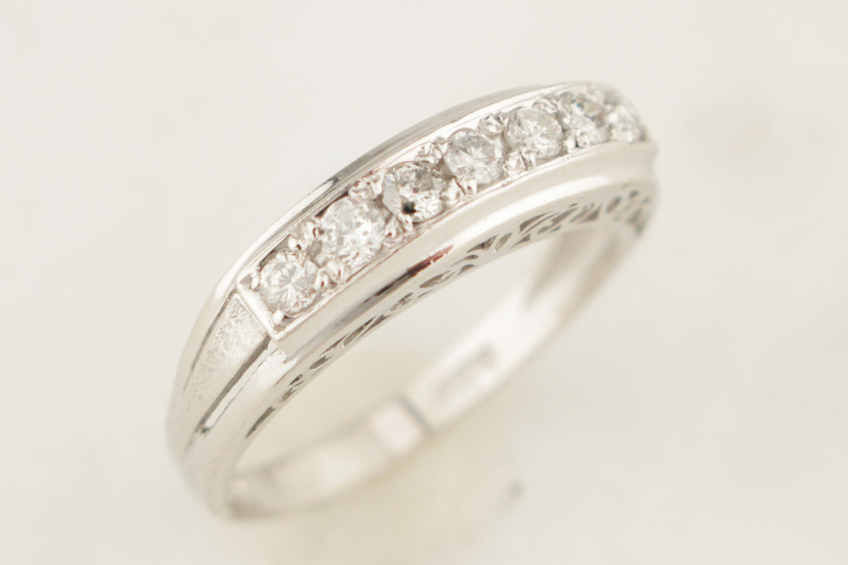 VINTAGE ESTATE SEVEN STONE DIAMOND PLATINUM RING