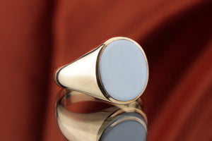 RETRO 1975 CHALCEDONY SIGNET RING ON 9ct YELLOW GOLD