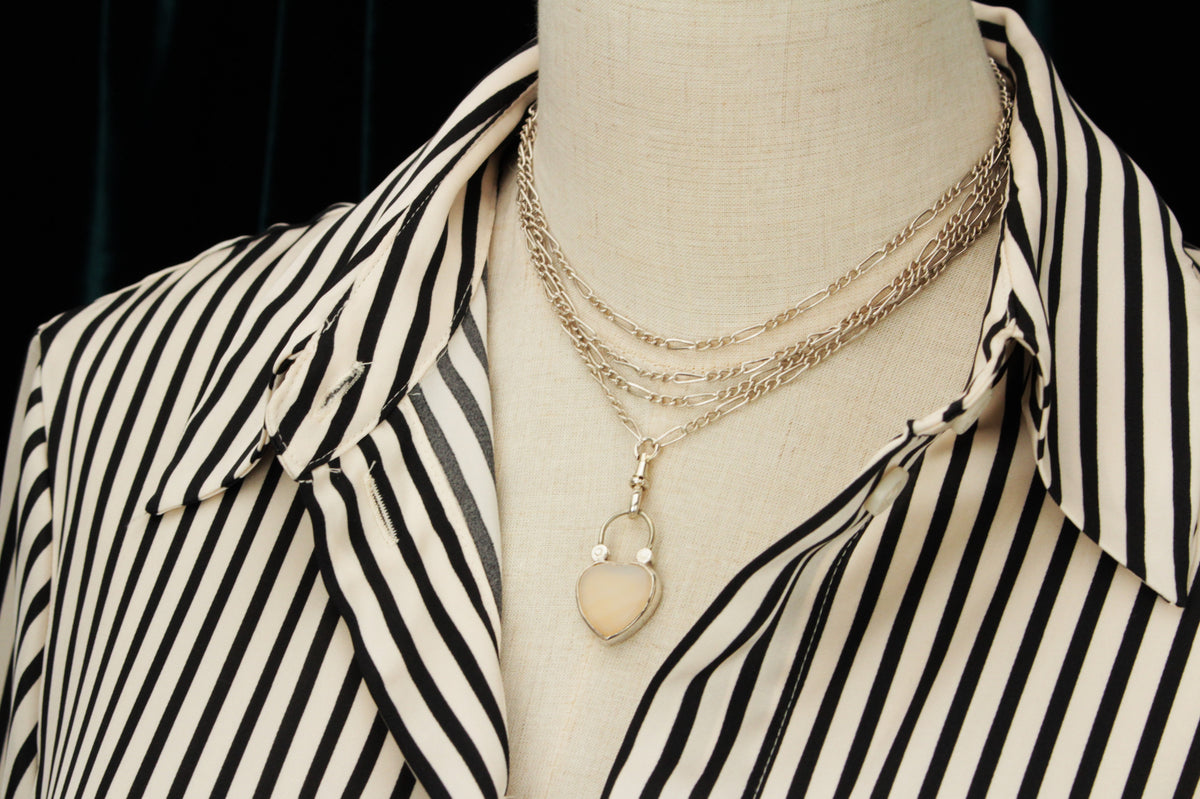 ANTIQUE LATE VICTORIAN c1890 SILVER MUFF CHAIN &amp; AGATE PADLOCK HEART