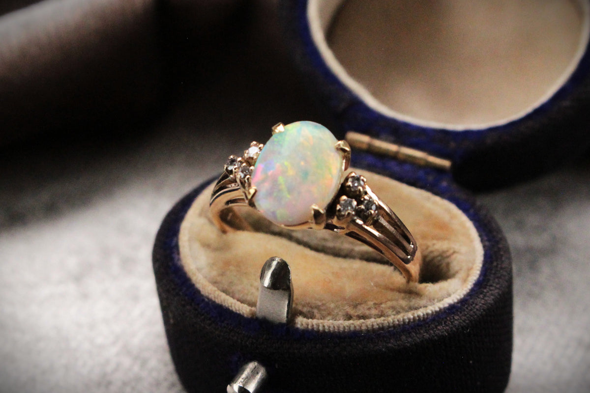 VINTAGE SOLID OPAL &amp; DIAMOND RING 18ct GOLD