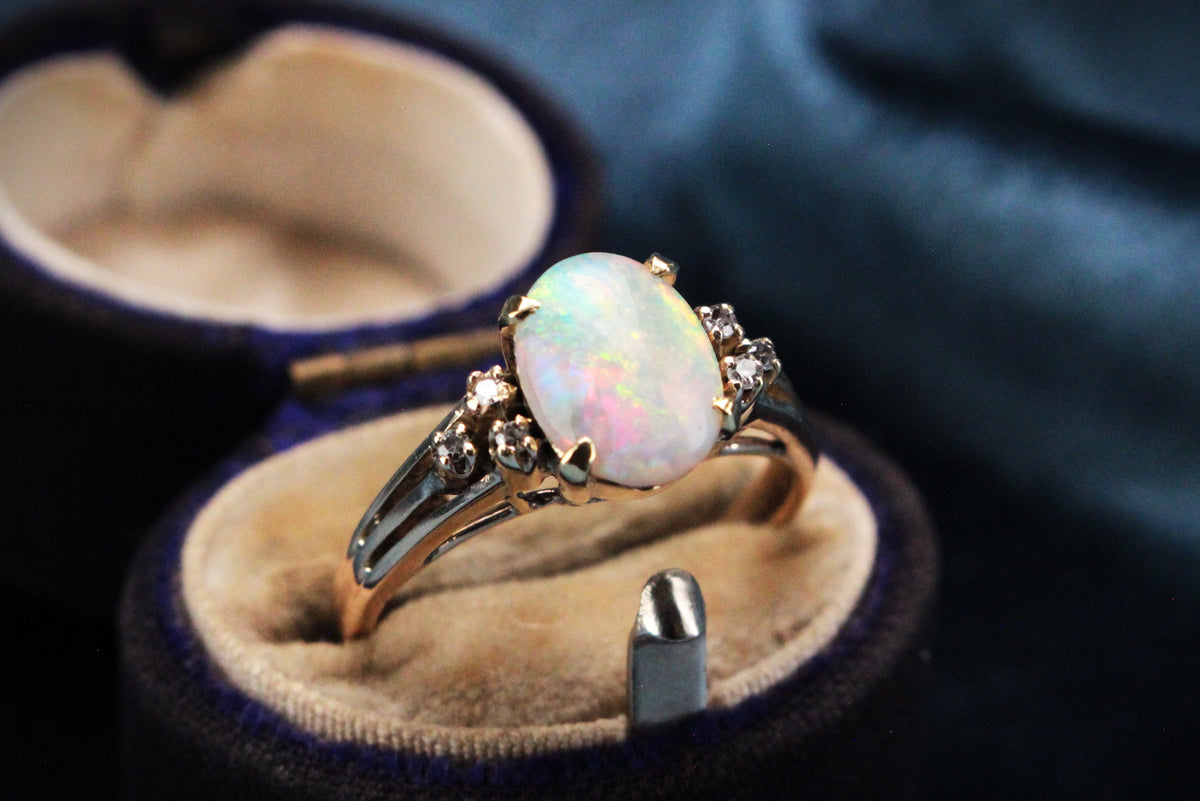 VINTAGE SOLID OPAL &amp; DIAMOND RING 18ct GOLD