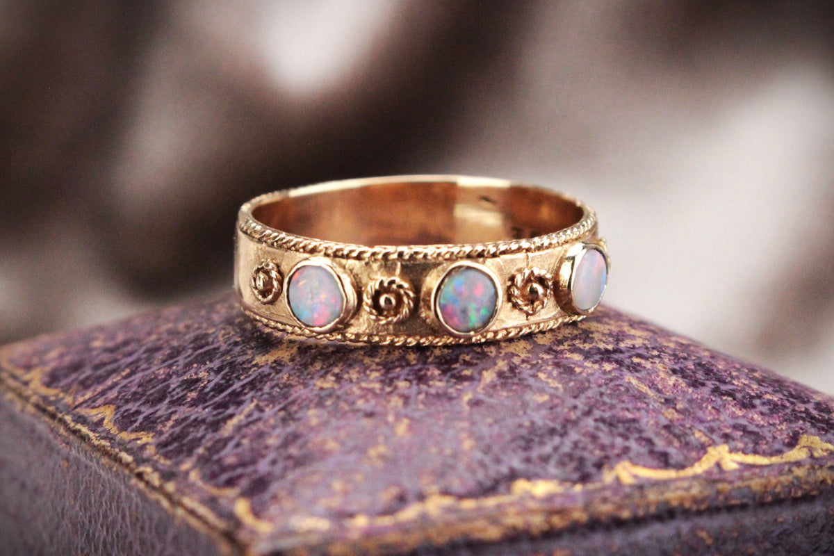 VINTAGE SOLID OPAL TRILOGY BAND 9ct GOLD