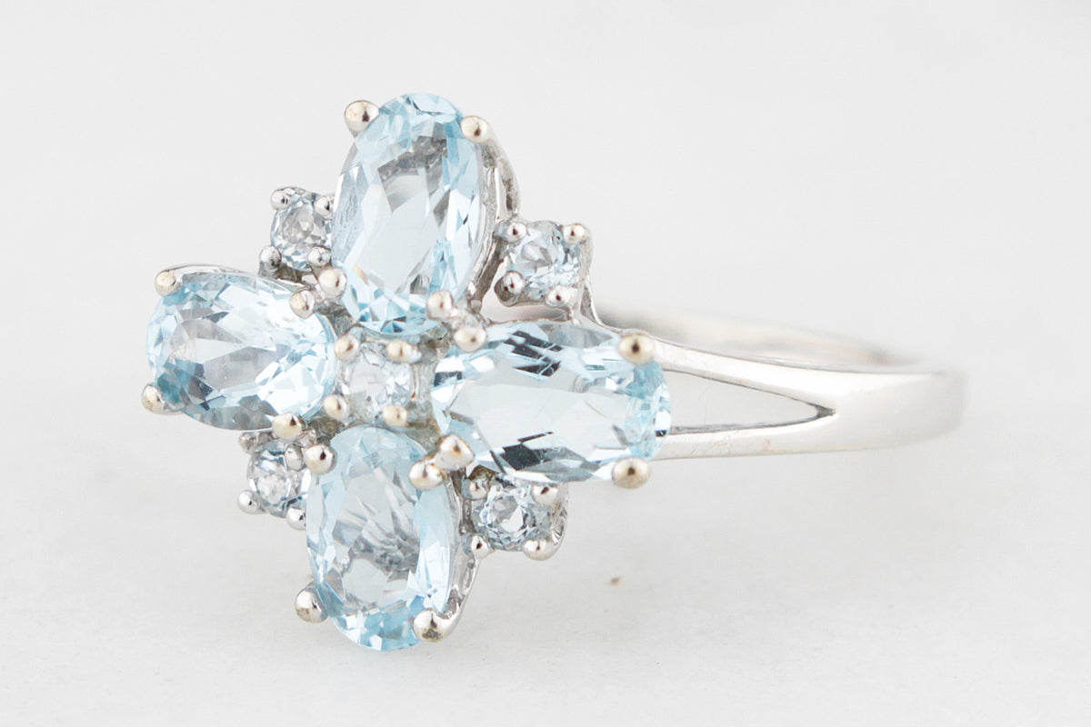 MODERN AQUAMARINE CLUSTER RING 9ct WHITE GOLD