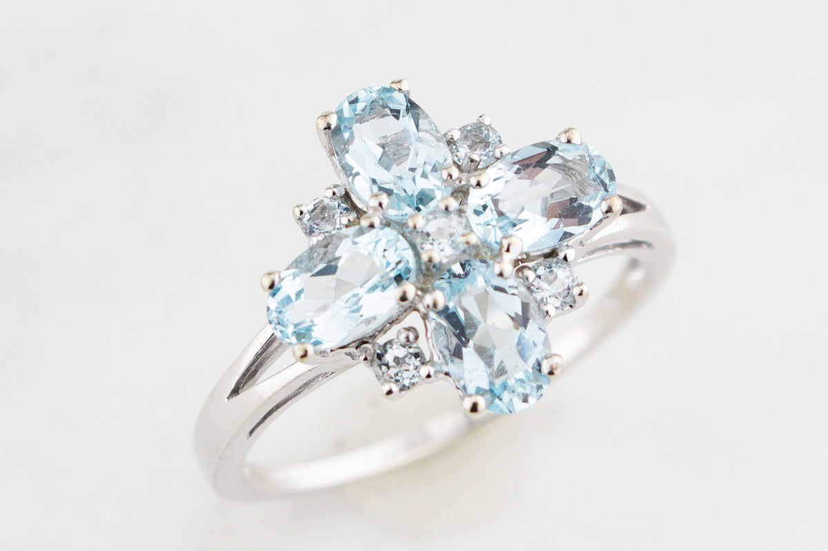MODERN AQUAMARINE CLUSTER RING 9ct WHITE GOLD