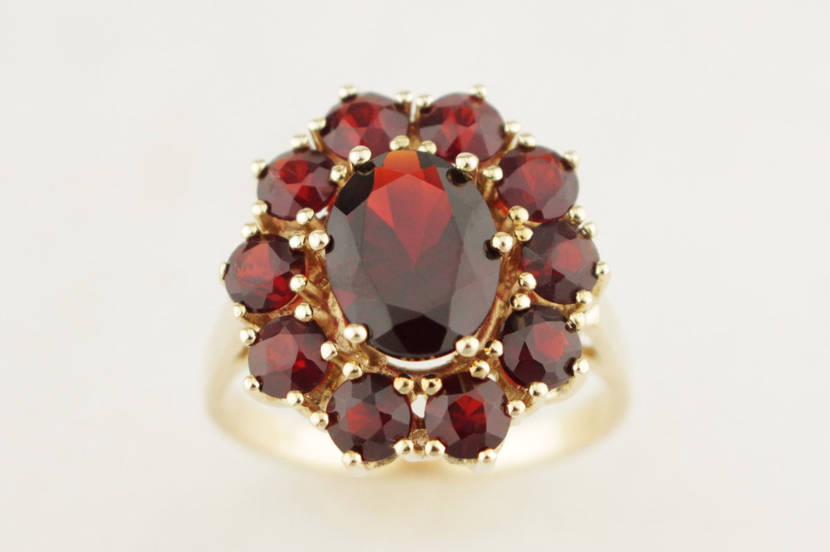 VINTAGE MID-CENTURY GARNET RING 9ct GOLD